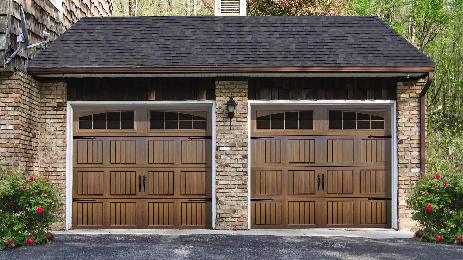 Thermacore® Wind Load Garage Doors